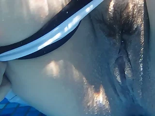 Milf muestra concha en Church font